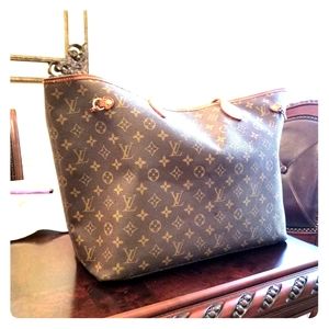 Louis Vuitton never full handbag ❤